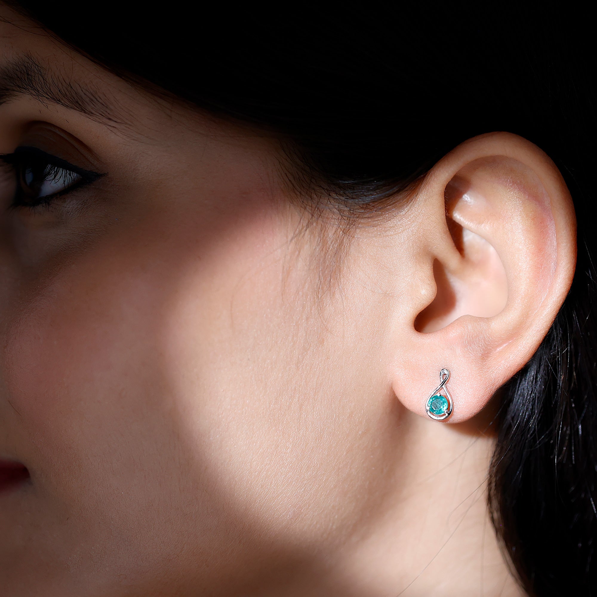 0.99 Carat Round Cut Emerald Solitaire Stud Earrings