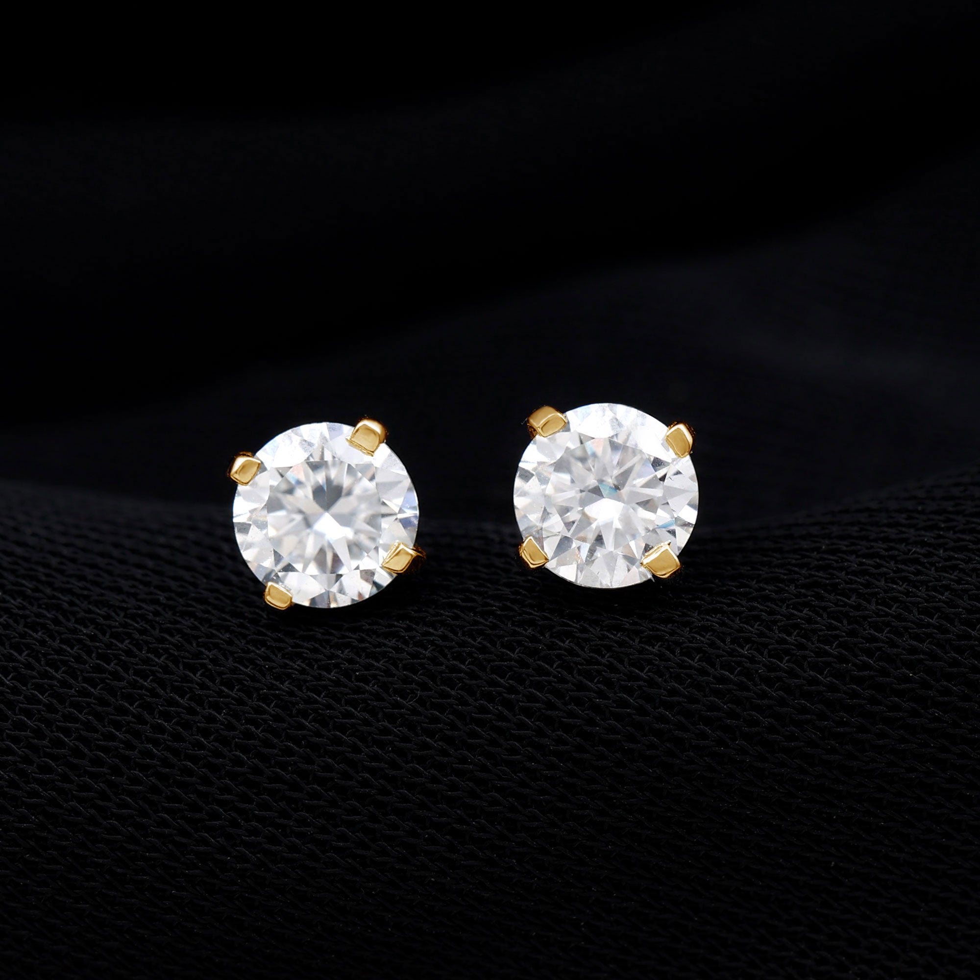 1 Carat Round Shape Solitaire Moissanite Stud Earrings