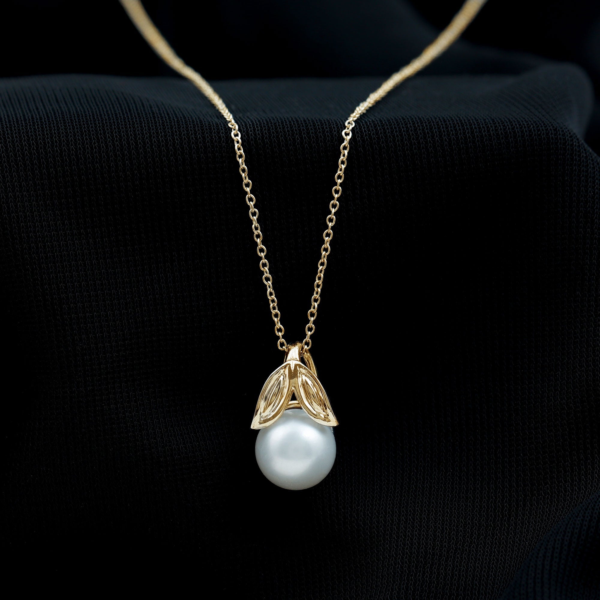 Freshwater Pearl Solitaire Pendant with Leaf