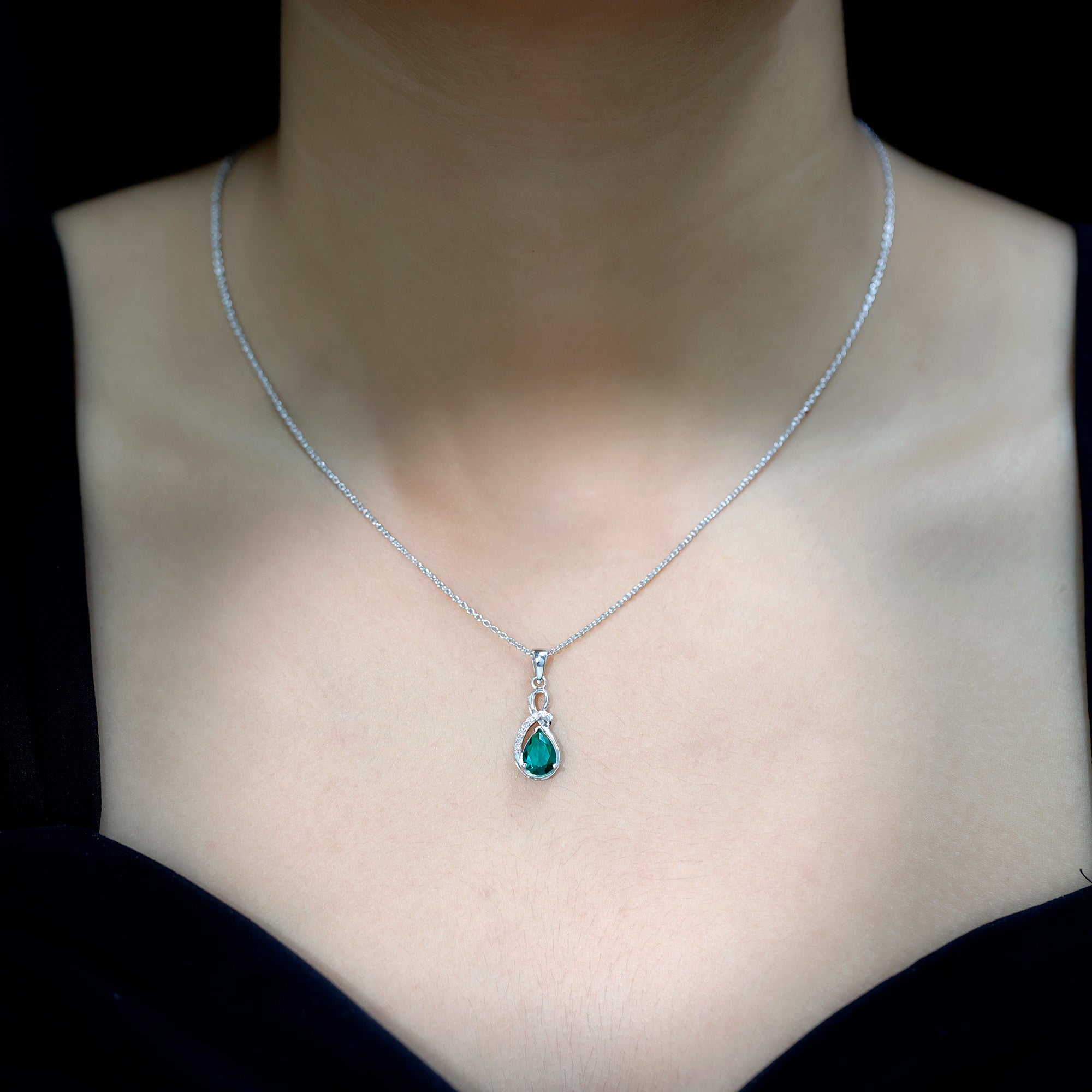 Certified Lab Grown Emerald Designer Necklace with Diamond
