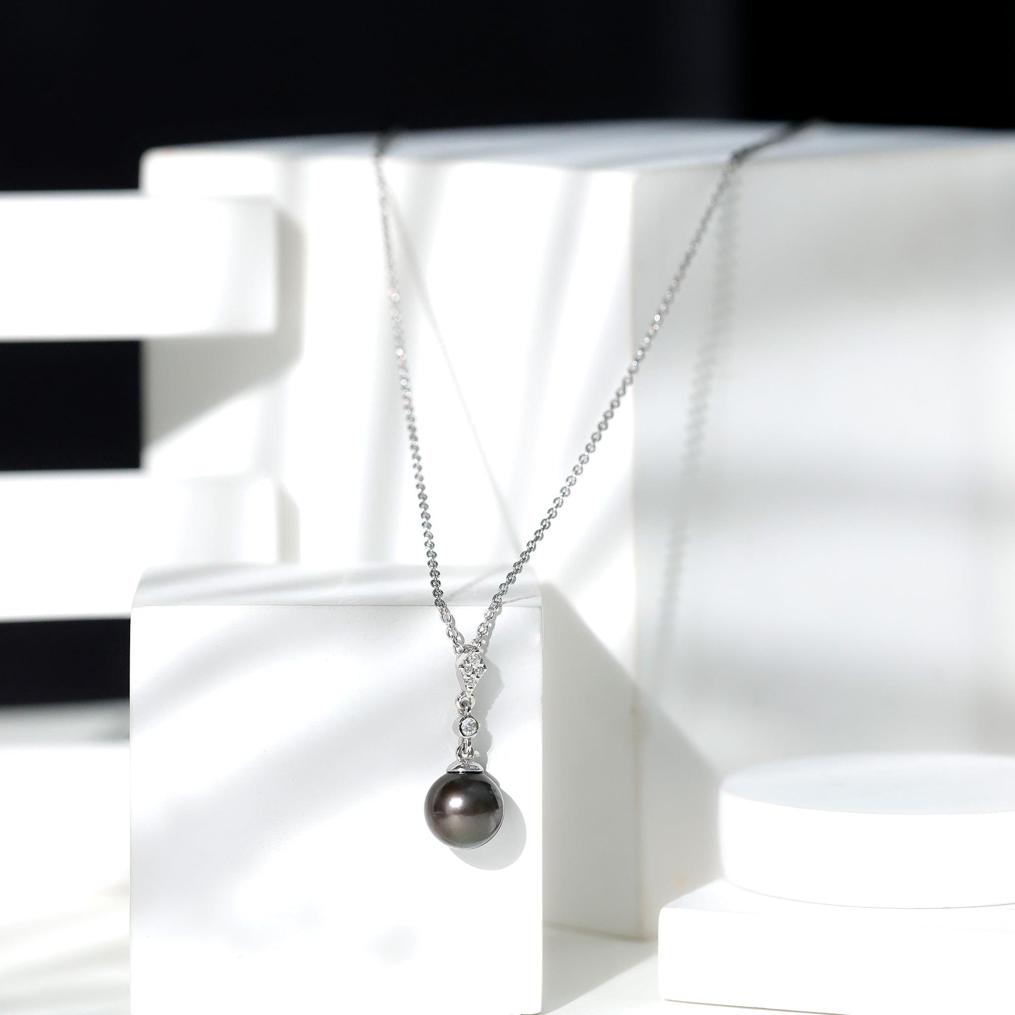 8 Carat Natural Tahitian Black Pearl Dangle Pendant with Diamond