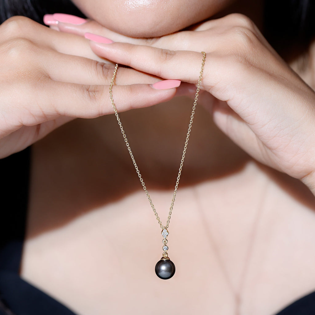 8 Carat Natural Tahitian Black Pearl Dangle Pendant with Diamond