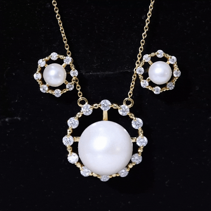 14 Carat Freshwater Pearl Halo Necklace and Earrings Set with Certificate