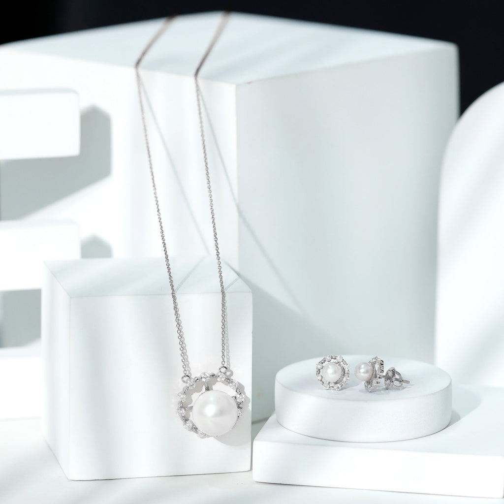 14 Carat Freshwater Pearl Halo Necklace and Earrings Set with Certificate