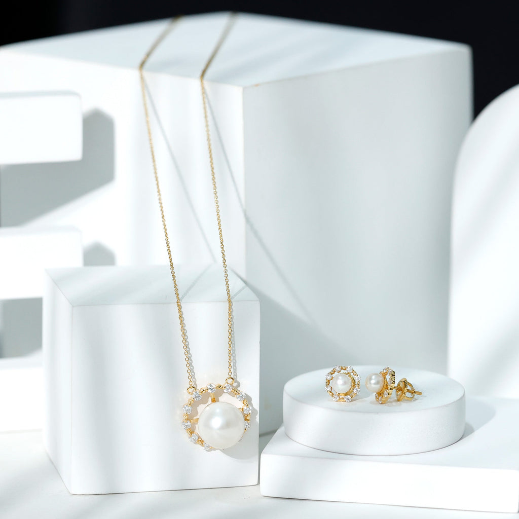 14 Carat Freshwater Pearl Halo Necklace and Earrings Set with Certificate