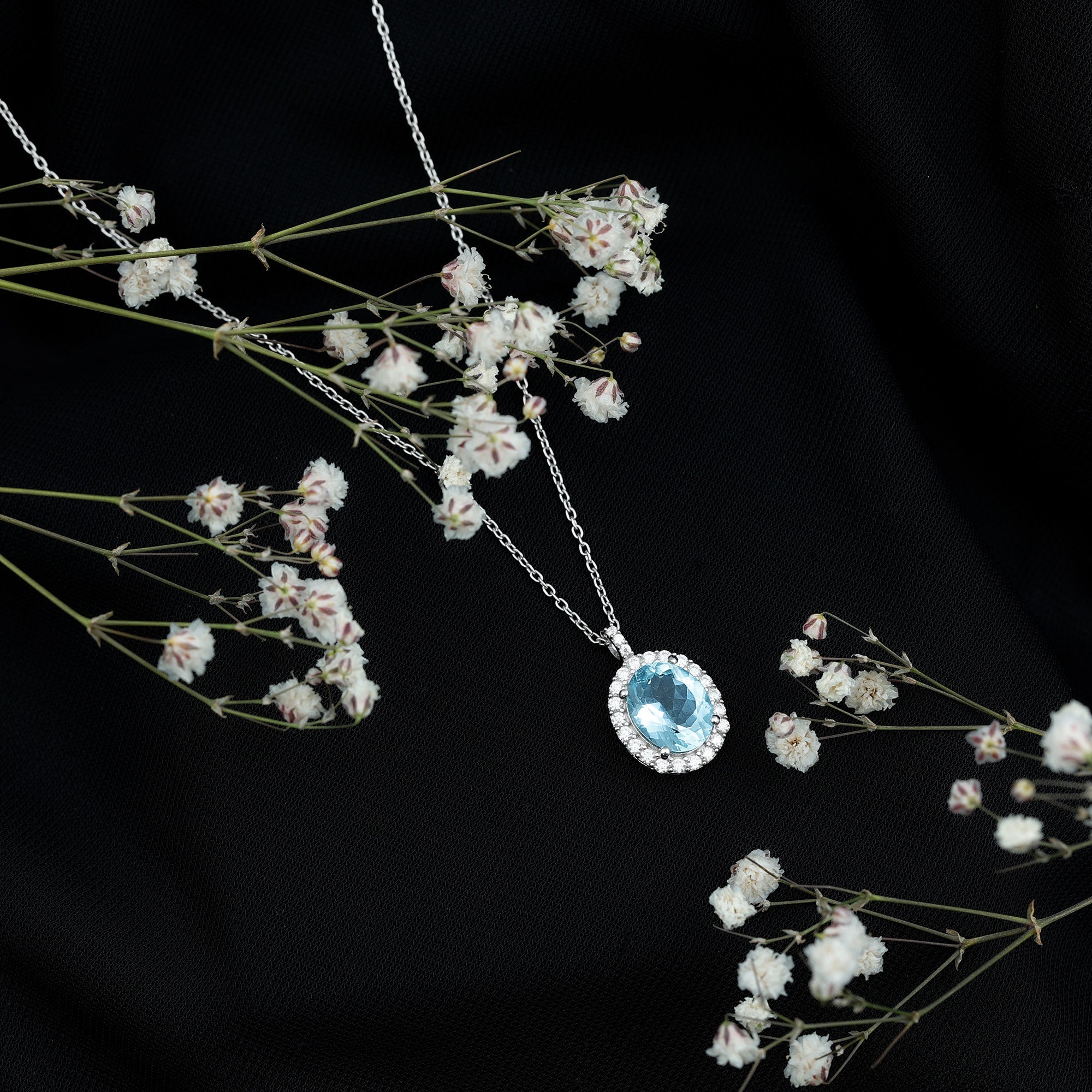 Genuine 2.5 Carat Oval Shaped Aquamarine Statement Necklace With Silver Chain