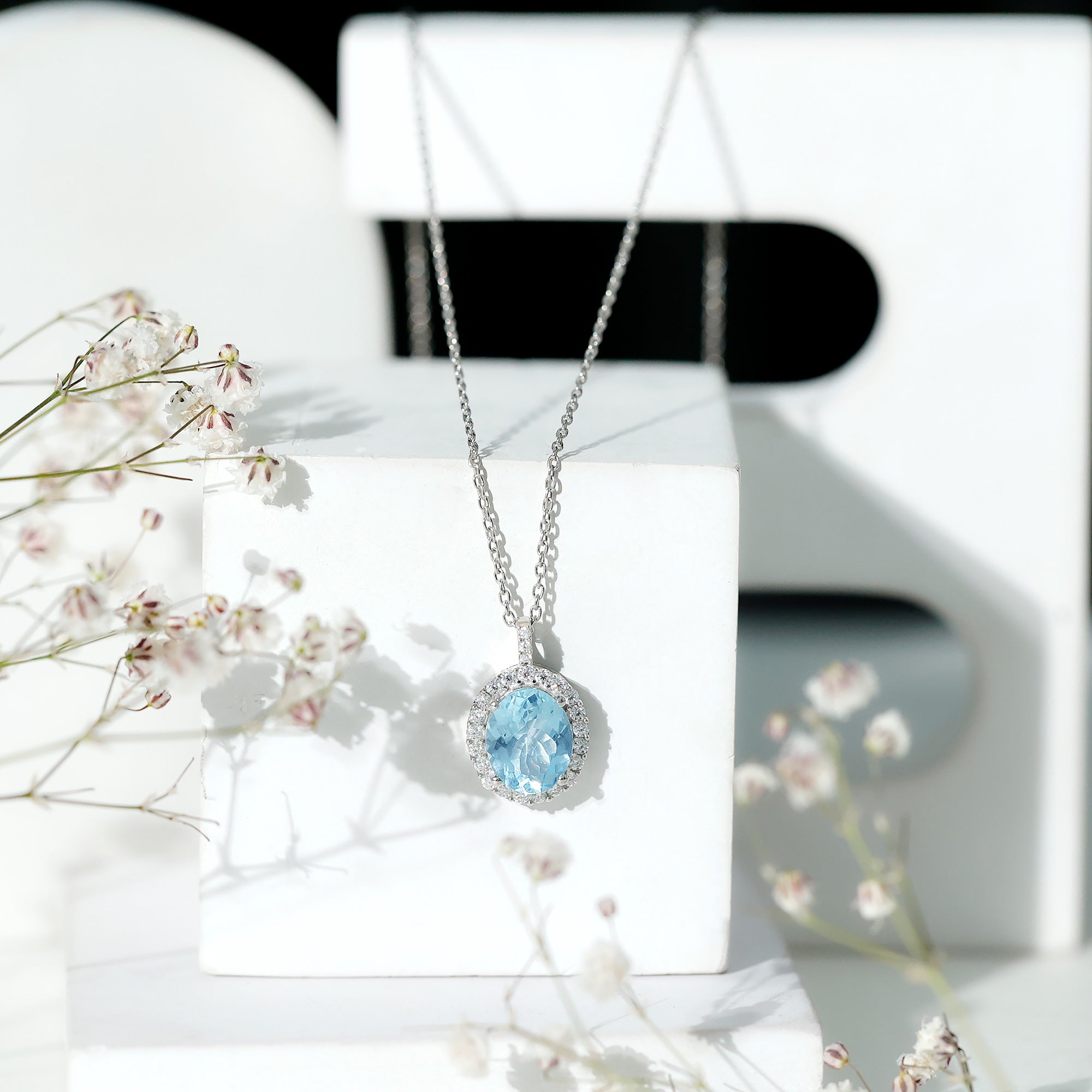 Genuine 2.5 Carat Oval Shaped Aquamarine Statement Necklace With Silver Chain