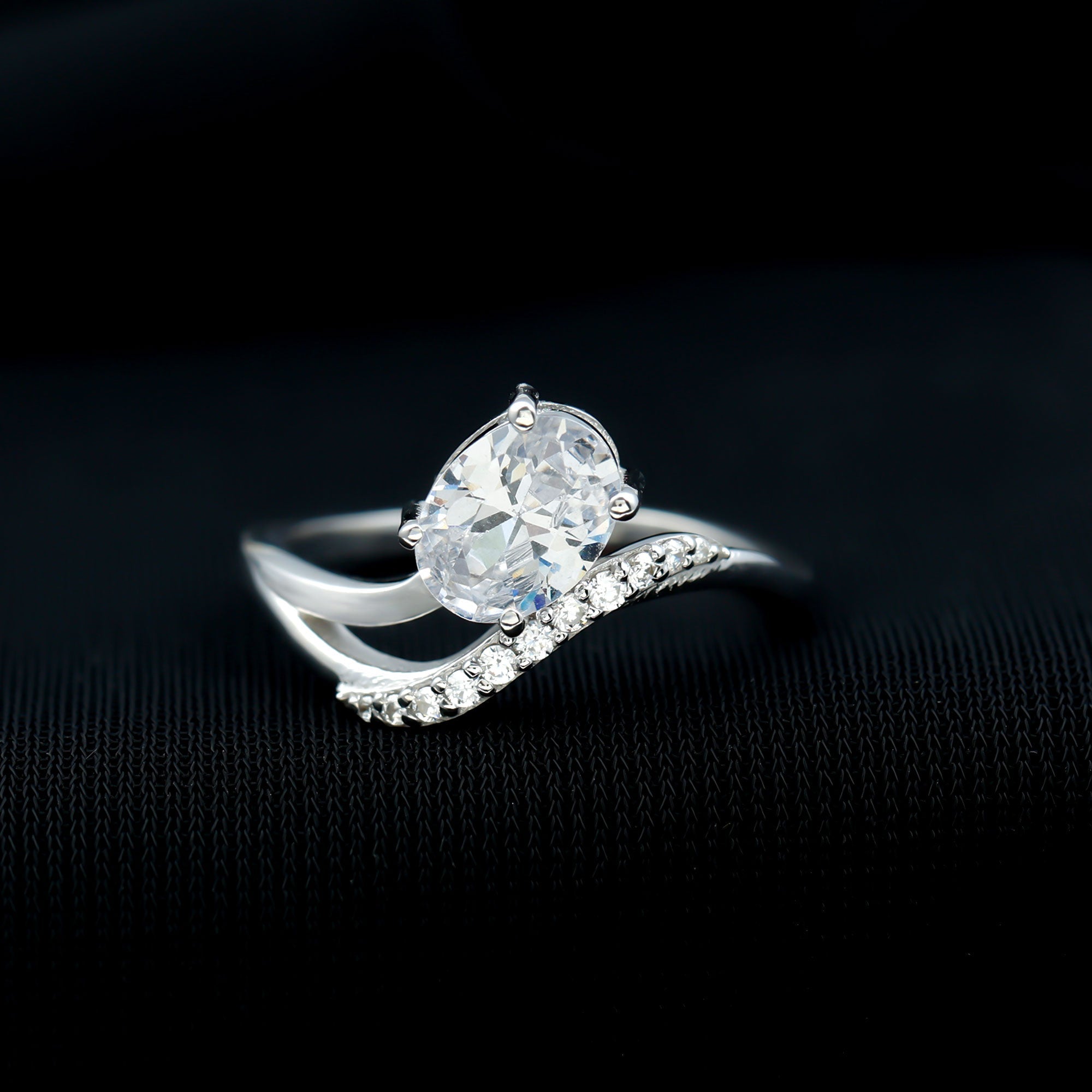 Certified Lab Grown Diamond 6X8 MM Oval Engagement Ring For Women