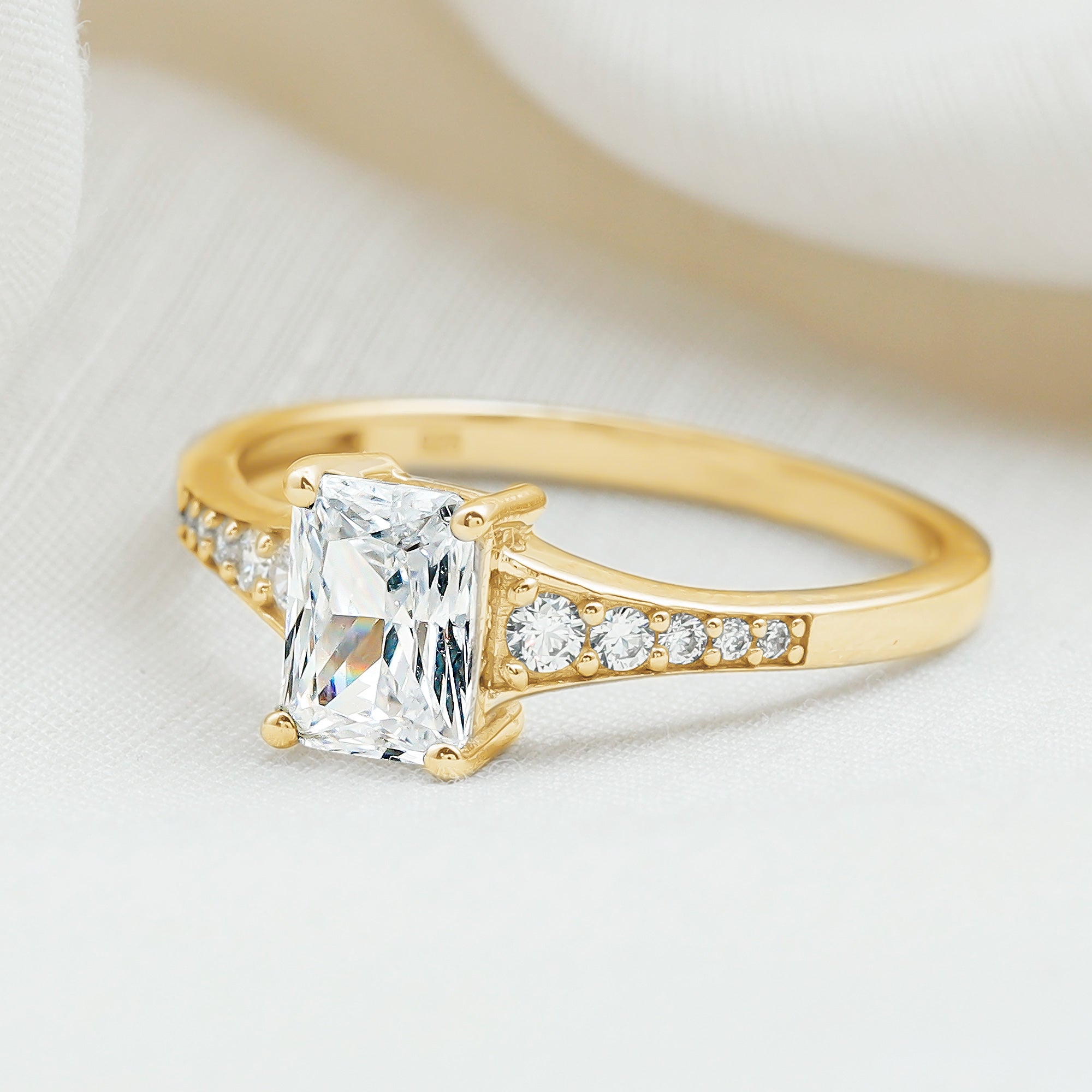 Brilliant Cut 7X5 MM Lab Grown Diamond Emerald Cut Engagement Ring