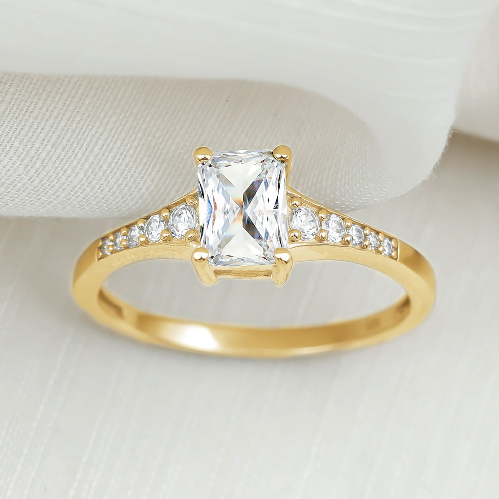 Brilliant Cut 7X5 MM Lab Grown Diamond Emerald Cut Engagement Ring