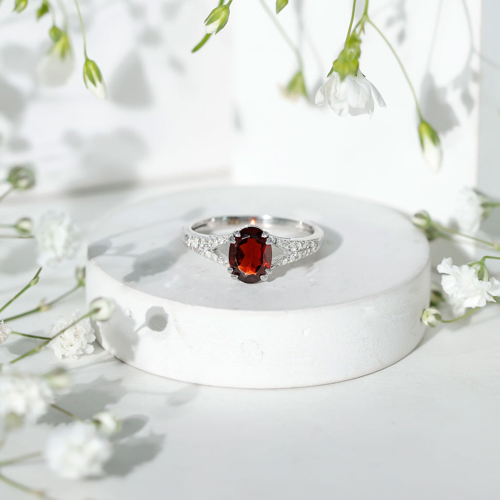 Natural 1.5 Carat Garnet Oval Engagement Ring with Diamond Split Shank