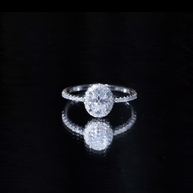 1.2 Carat Cubic Zirconia Oval Halo Engagement Ring for Women
