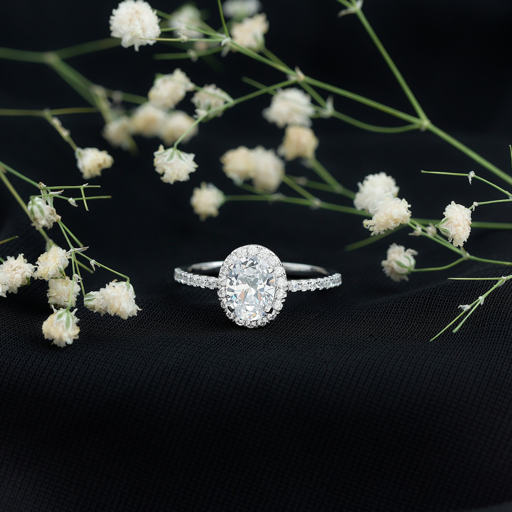 1.2 Carat Cubic Zirconia Oval Halo Engagement Ring for Women