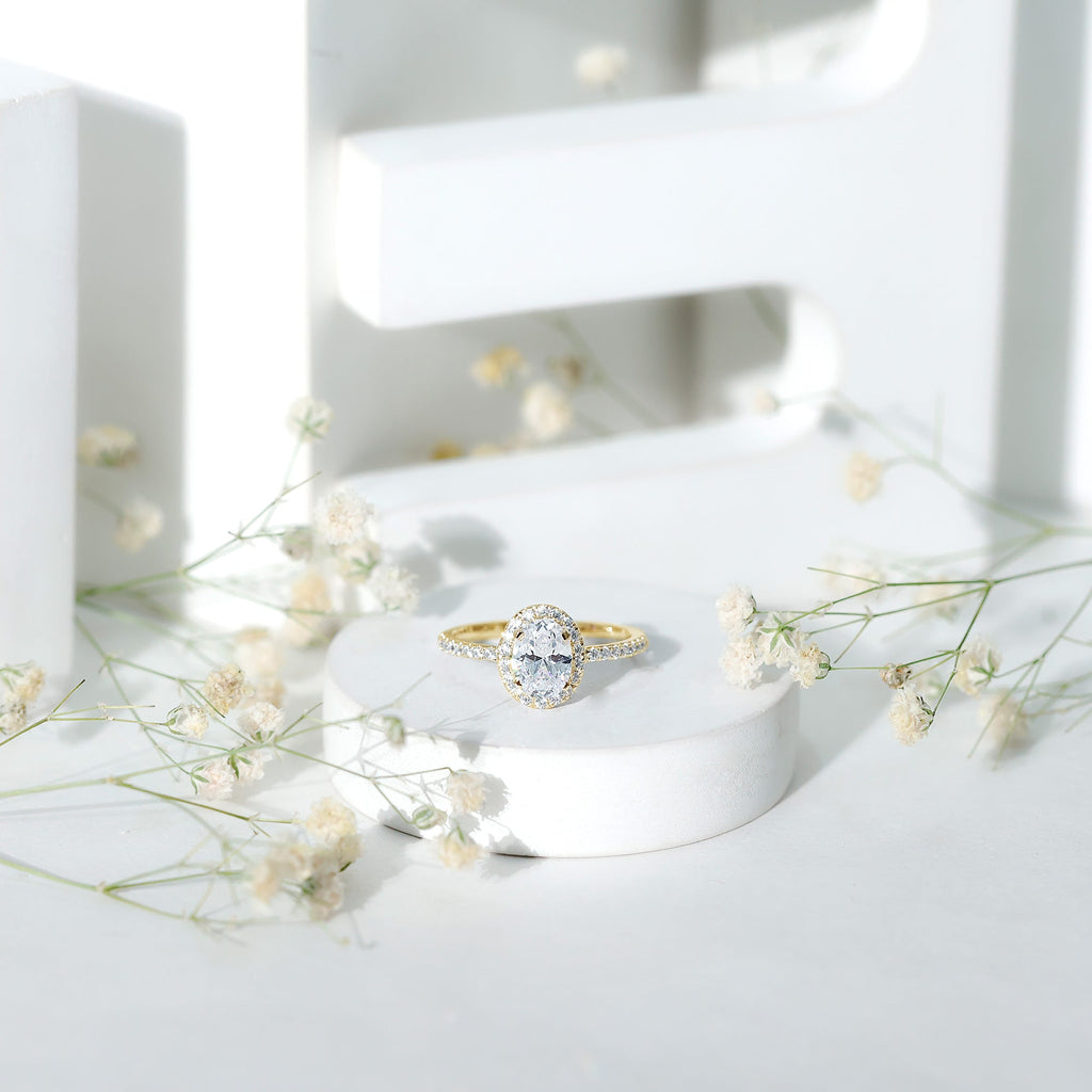 1.2 Carat Cubic Zirconia Oval Halo Engagement Ring for Women
