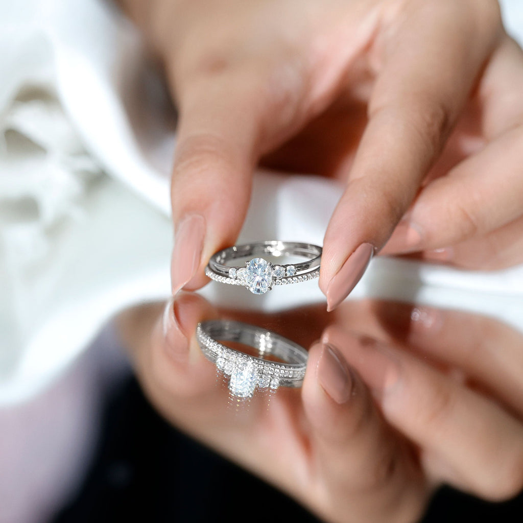 IGI Certified Lab Grown Diamond Engagement Ring with Wedding Band