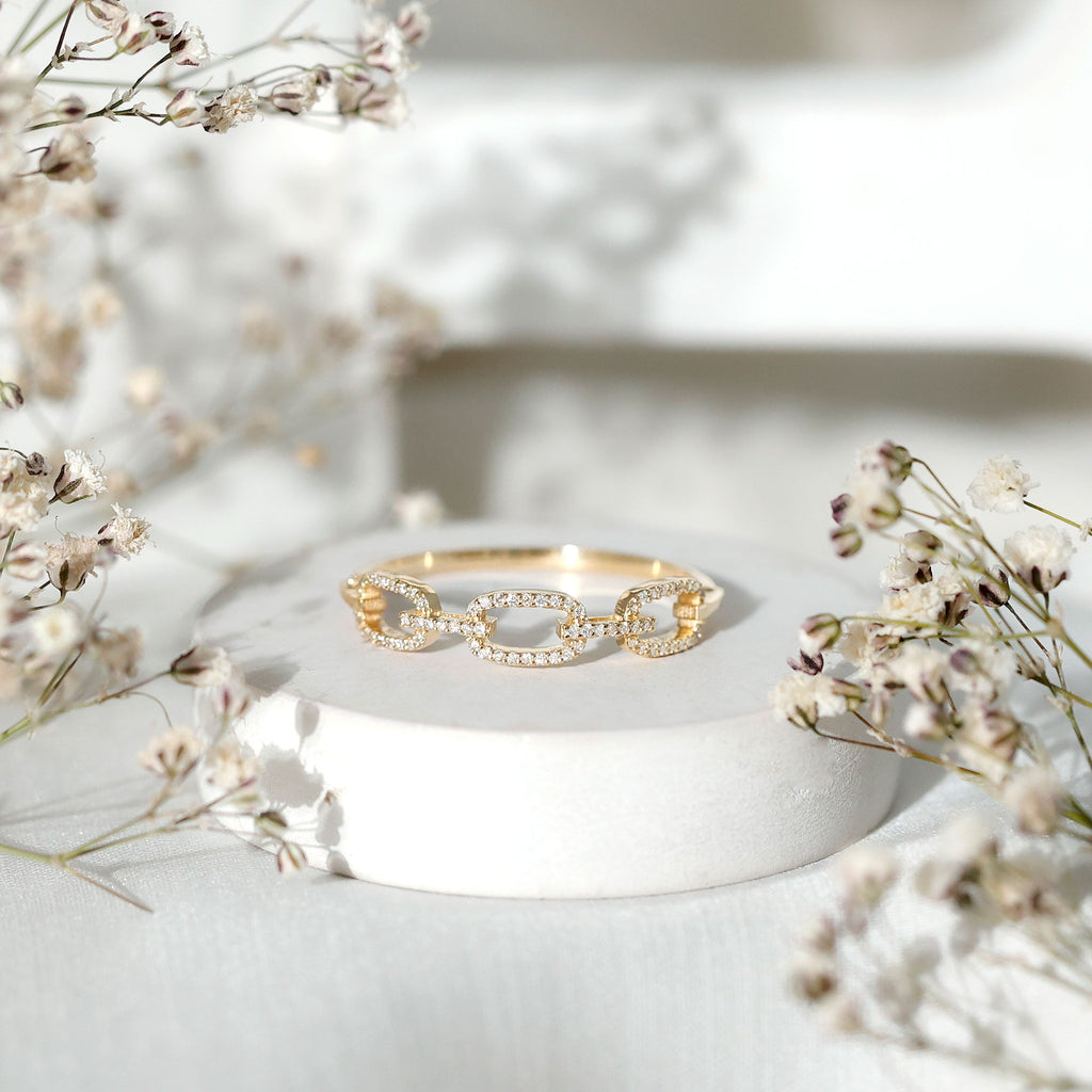 Minimal Cubic Zirconia Chain Link Ring