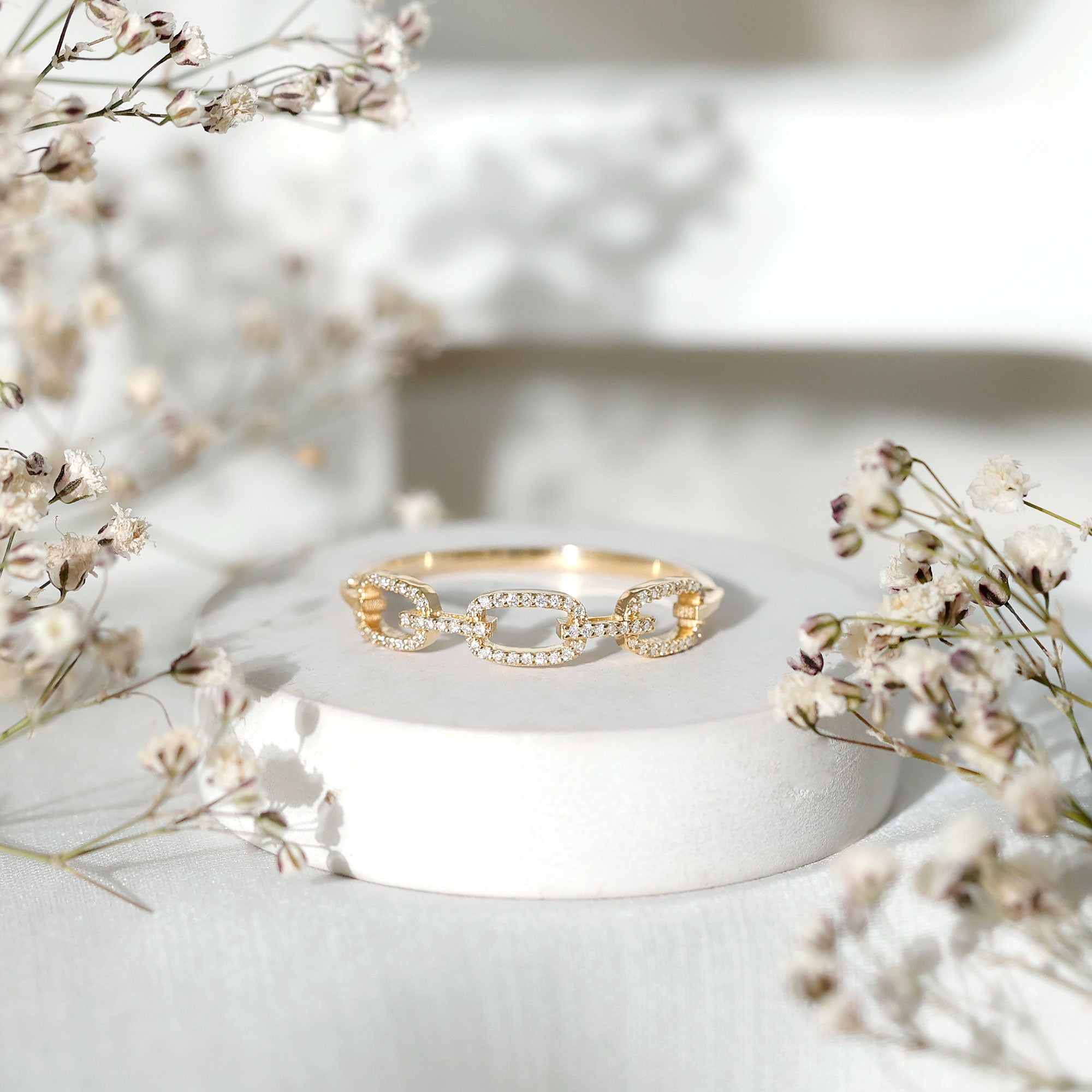 Minimal Cubic Zirconia Chain Link Ring