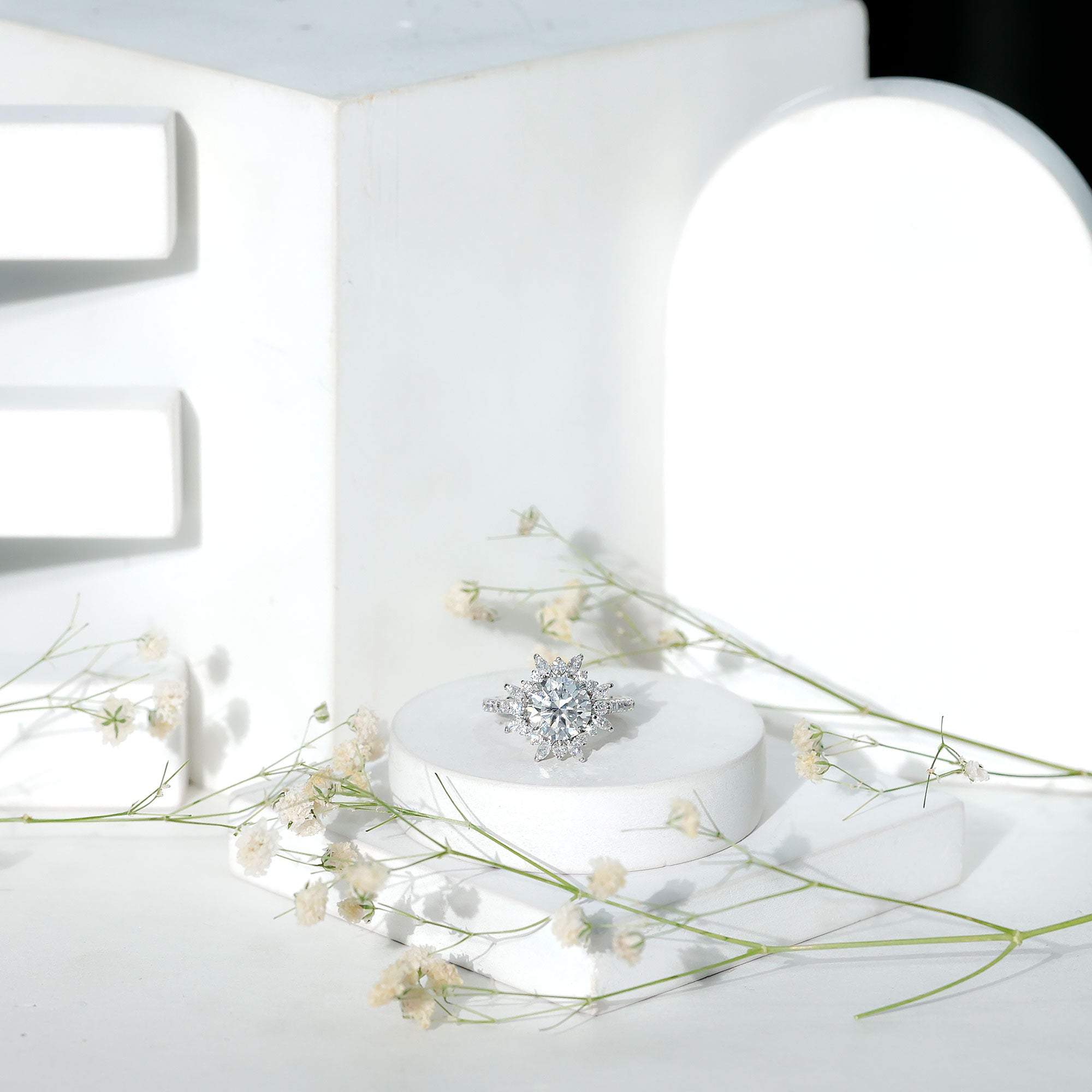 2 Carat Round Zircon Floral Halo Statement Ring
