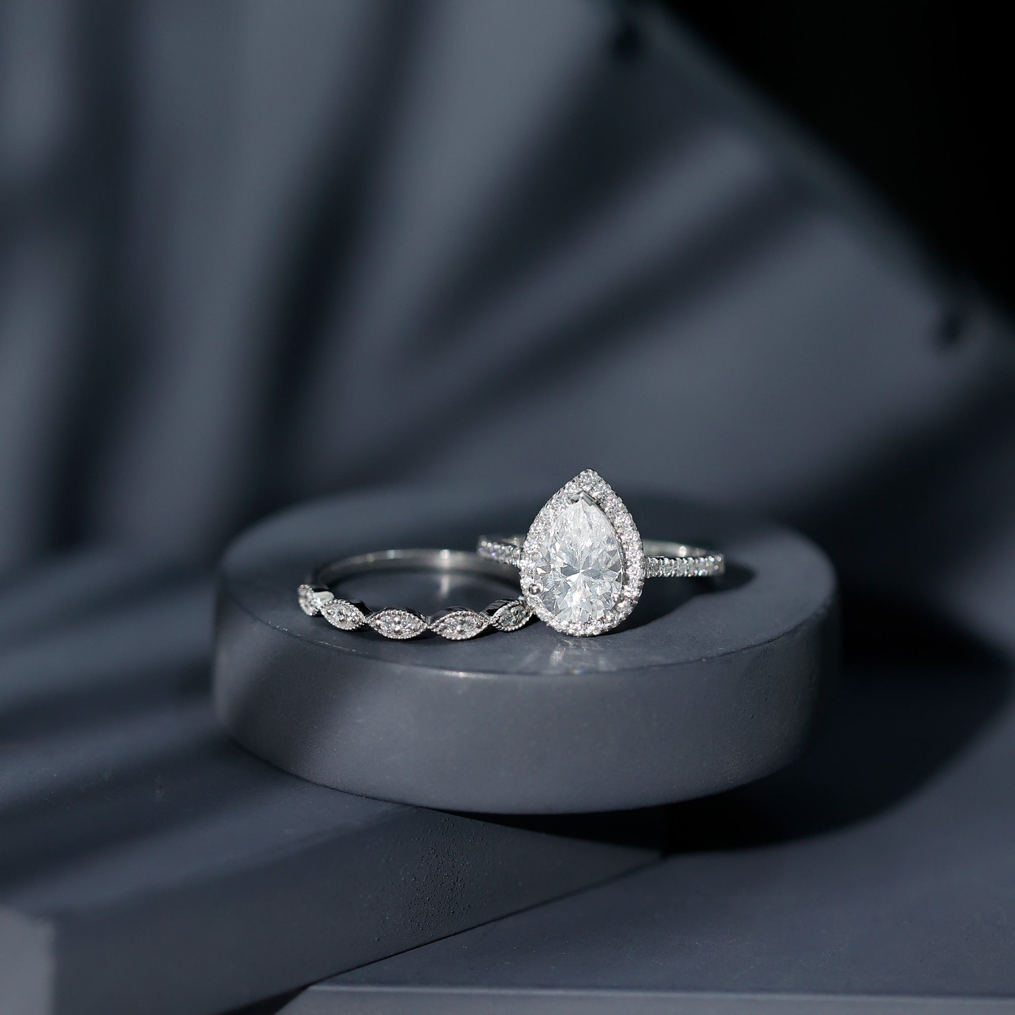 1.49 Carat Cubic Zirconia Teardrop Wedding Ring Set for Women