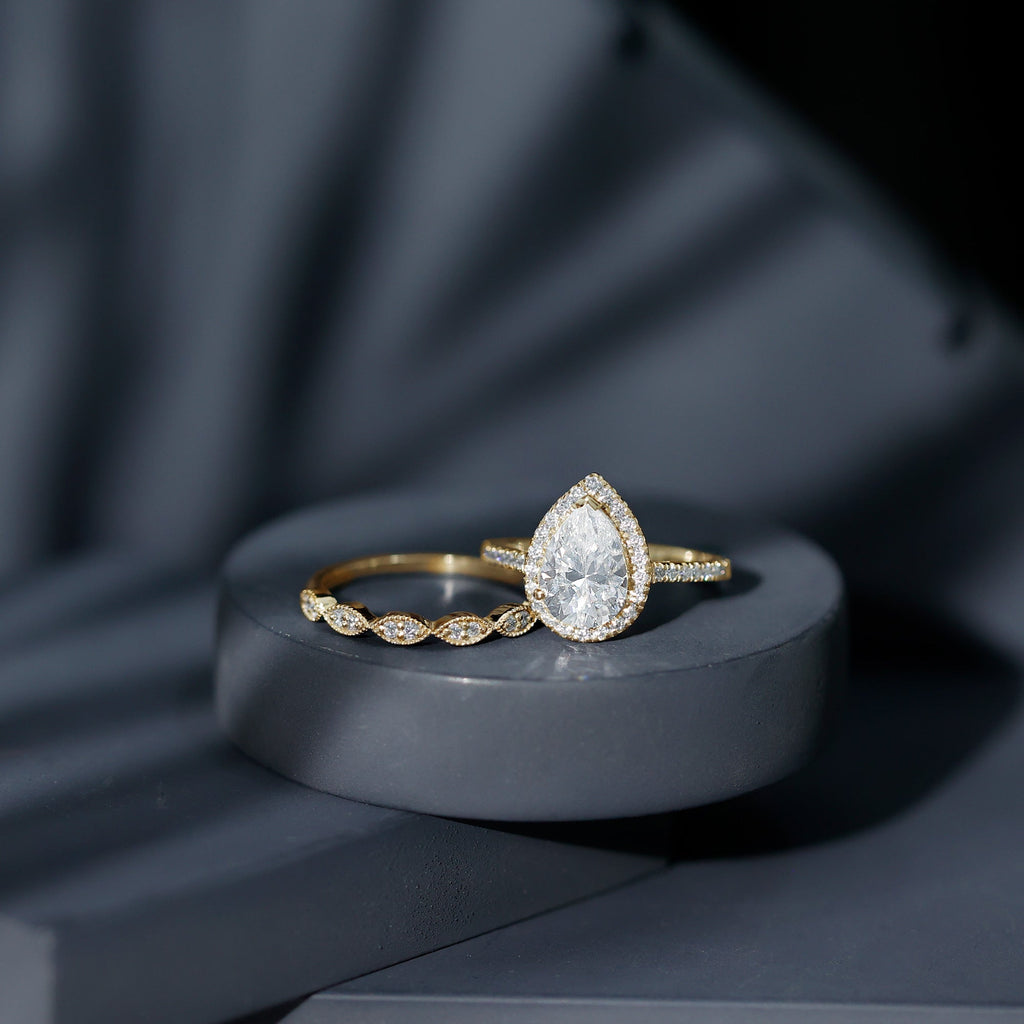 1.49 Carat Cubic Zirconia Teardrop Wedding Ring Set for Women