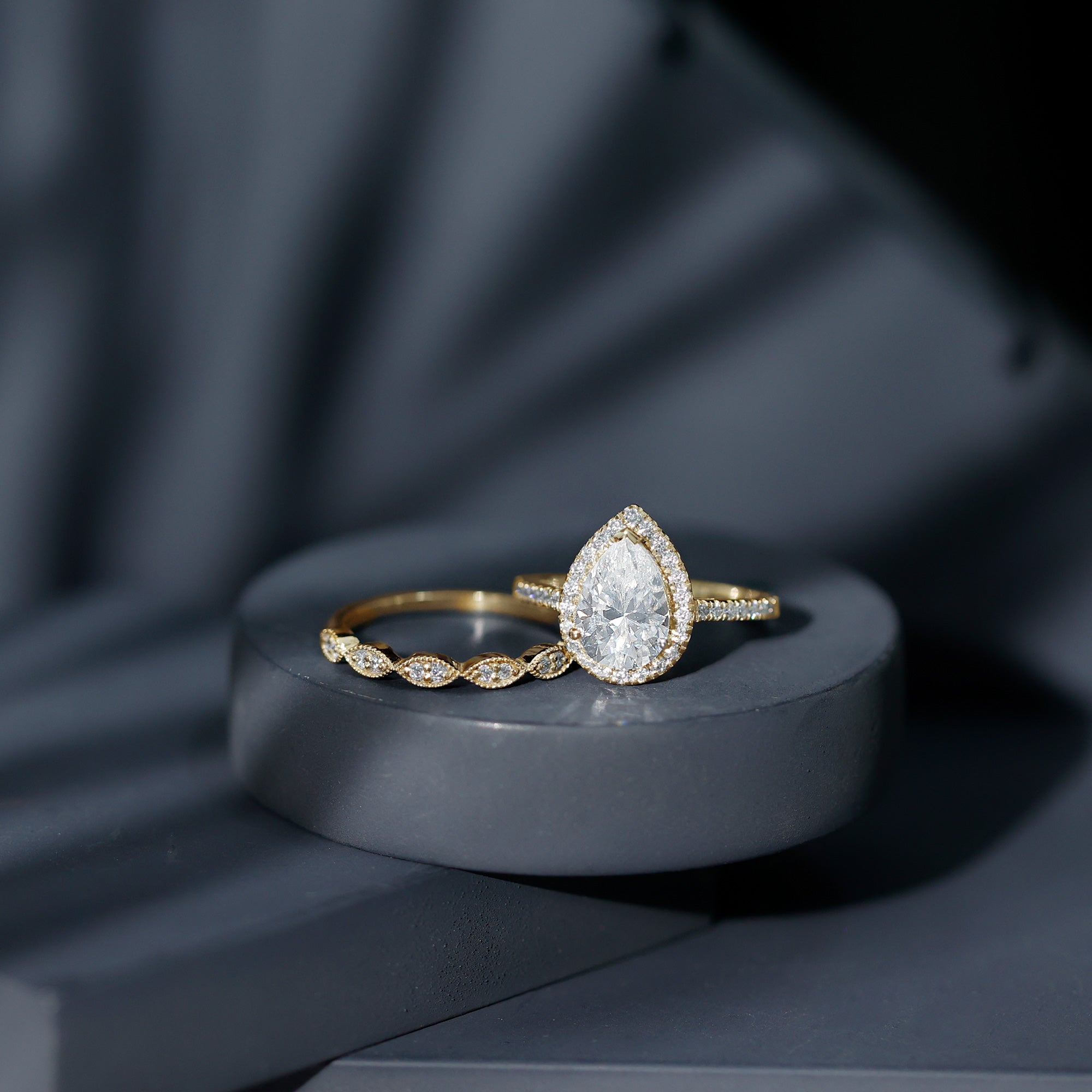 1.49 Carat Cubic Zirconia Teardrop Wedding Ring Set for Women