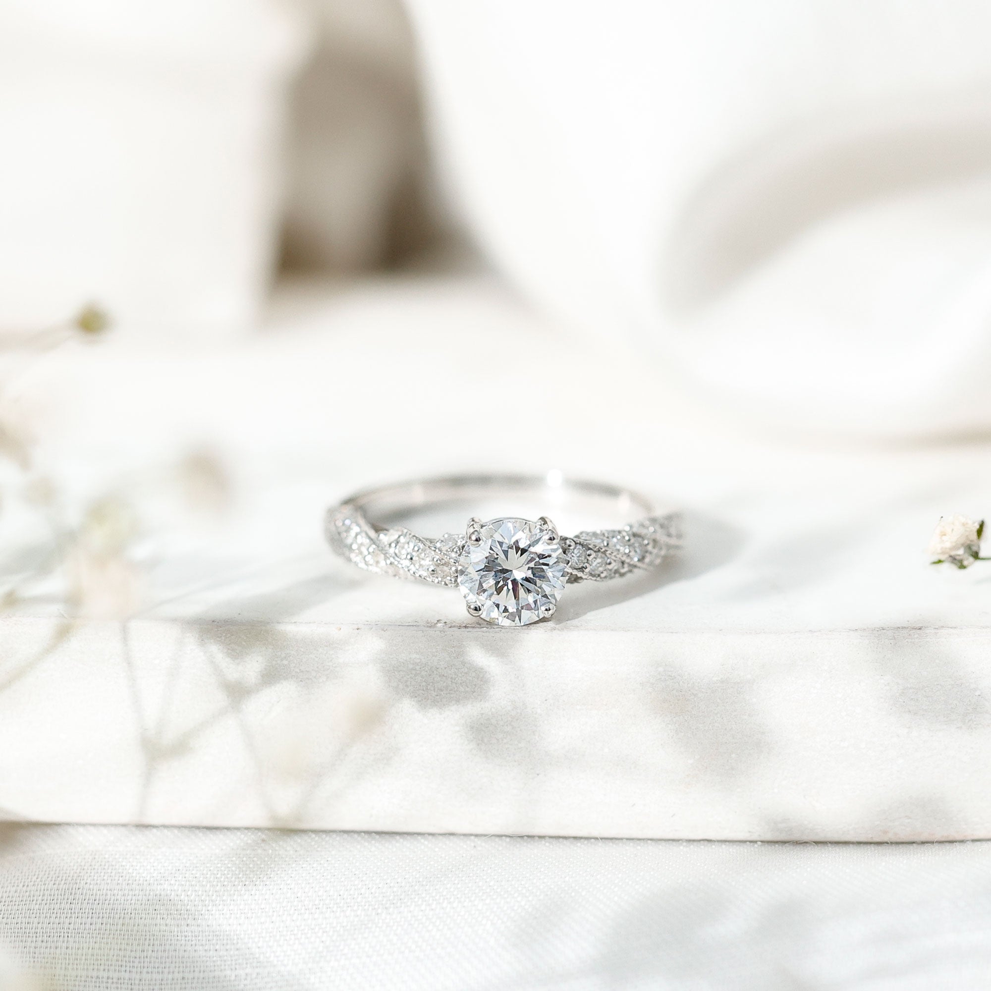 Round Shape Lab Grown Diamond Solitaire Engagement Ring